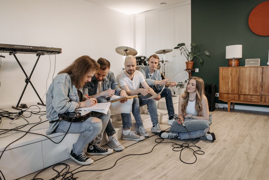 Porträt einer Studentin während eines Online Marketing Kurses